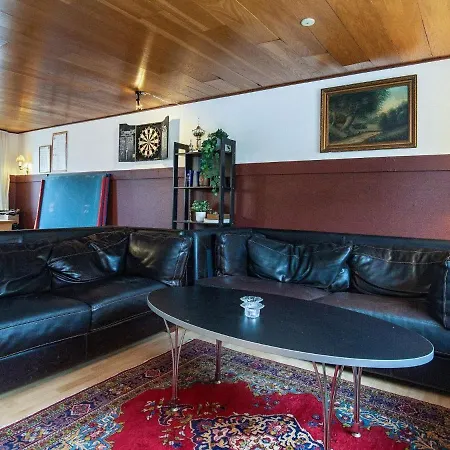 10 Person In Karby-by Traum Karby