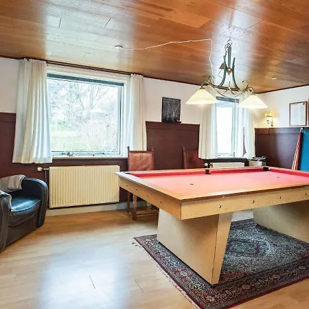 10 Person In Karby-by Traum * Karby