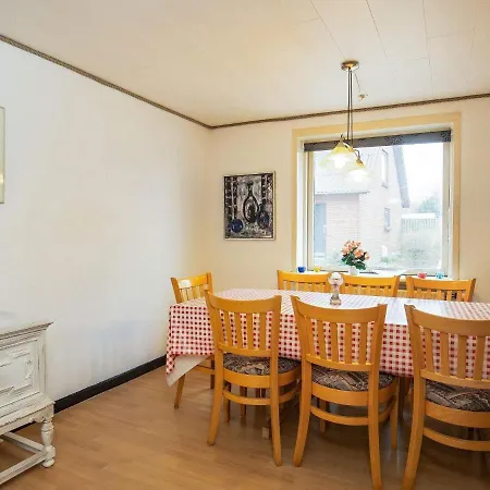 10 Person In Karby-by Traum Karby